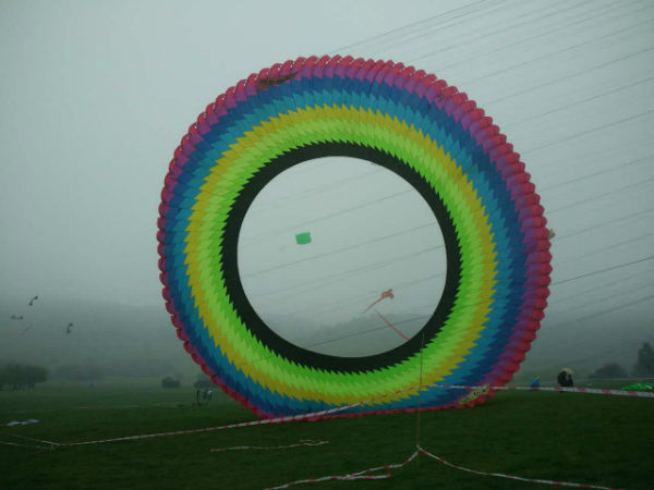 仙女山举办西南最大风筝盛会 7国顶尖高手同场竞技