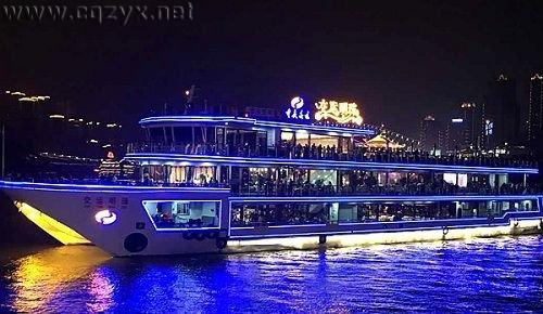 全球近500旅游人士共游两江 点赞重庆夜景颜值高