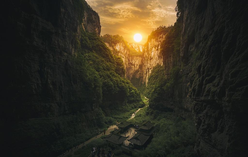 重庆武隆出游方式:旅游直通车VS跟团游,该如何选择?